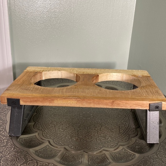 Dog Dish Stand - Picture 1 of 4